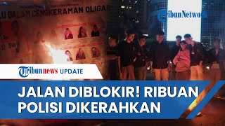 Ratusan Mahasiswa Blokir Jalan Harmoni hingga Membakar Barang, Tuntut Pemakzulan Jokowi