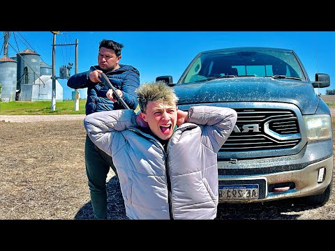 ESCAPO DE MICHAEL MYERS CON MI LOBO THOR Y LOS PERRITOS PERO ME SECUESTRAN !!