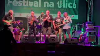 Video Moje milá - Darrell Standing - live - Festival na ulici