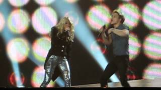 Hunter Hayes and Carrie Underwood singing Leave Love Alone (FULL)