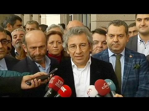 Gazeteci Can Dündar ve Erdem Gül cezaevinde