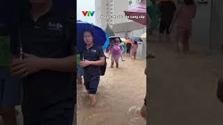Nhiều tuyến đường Hà Nội sau trận mưa kéo dài từ đêm 16/9 đến sáng 17/9 | VTV24