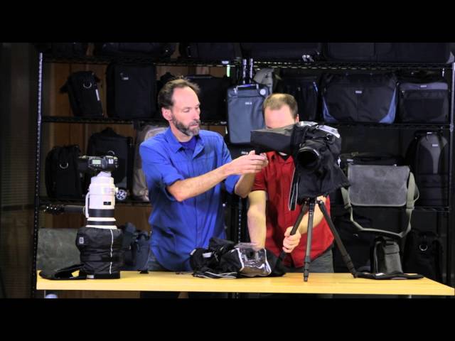 Vídeo relacionado con Think Tank Cubiertas de Lluvia de Emergencia para cámaras réflex Digitales y sin Espejo con Lente de hasta 600 mm f/4 - Grande