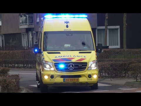 Verschillende Ambulances met spoed in Beuningen