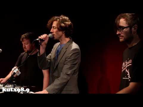 Videoclip de trashed exes — of Montreal