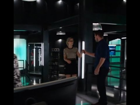 Olicity - Arrow - 4x04 Pt.5 - Felicity finds a location