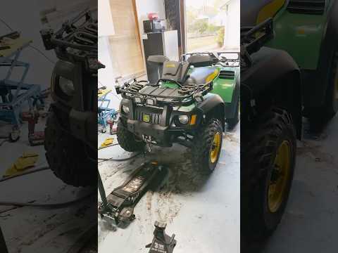 John Deere buck cool features