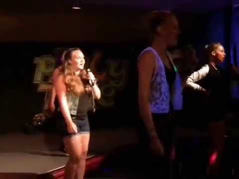 Molecaten Park Rondeweibos Playbackshow 2015: Barden Bellas