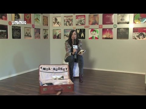 MYA AUDREY mit dem YAGALOO A-Z