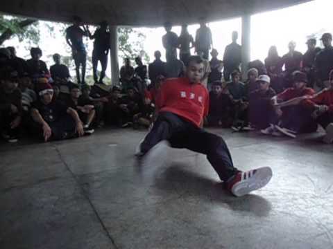 True Floor 2014 - Footwork - Diego ( BF Crew ) vs Maik ( Cyphers Clan )