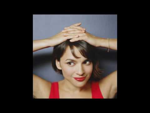 Norah Jones - Strangers (Kinks Cover) (Live) (Tower Theater)