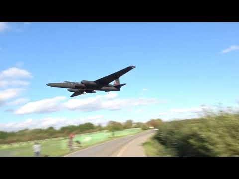 A U-2 Spy Plane Sticks This Landing Without Assistance From Its Flaps Or Speed Breaks