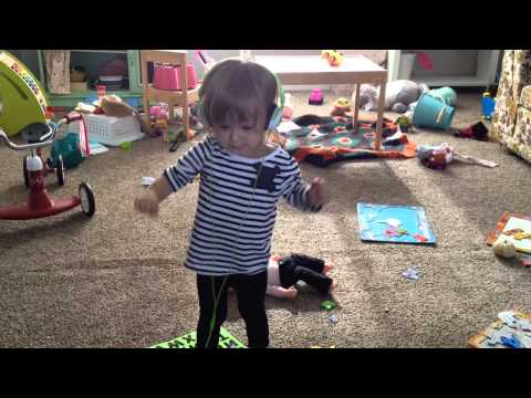 Violet listens to 'Lariat' by Stephen Malkmus & the Jicks