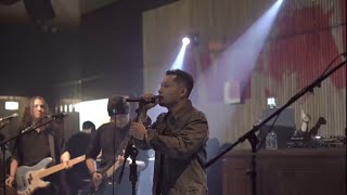 Download lagu Andra and The BackBone - Jalanmu Bukan Jalanku Live at MINQ Jakarta mp3