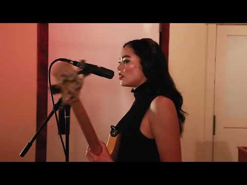 Vvii - "Millipede" [Recorded live at Livingrooms]