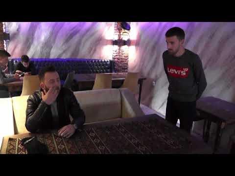 Humoristet Kercovar 2018 - Kamarieri me mobil ne dore