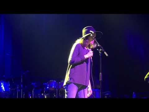 EDIE BRICKELL & NEW BOHEMIANS - “Ghost Of A Dog” 10/22/18