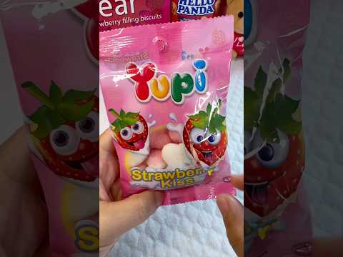 Strawberry kissz🍓🍓#yupi #gummycandy