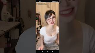 【tiktokライブ】メガネ女子 #谷間
