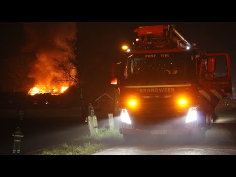 Brandweer met spoed naar een Grote Brand aan de Greffelingsestraat in Alphen