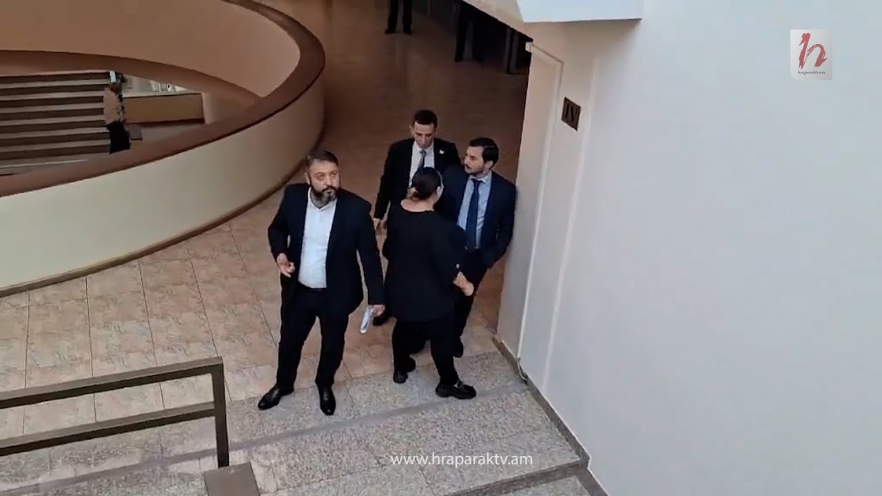 Այ համբալ, քնձռոտ. քաղաքապետարանում կռիվը շարունակվում է