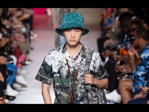 VALENTINO Spring Summer 2019 Menswear Paris - Fashion Channel