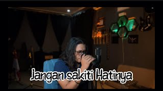 Download lagu DON'T HURT HER HEART mp3