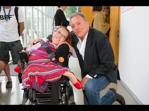 Intervju z Armandom Assantom - YouTube