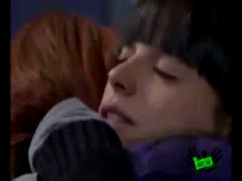 Pia y Valentina (Niñas Mal) Mentira Divina