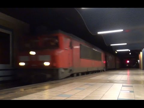 DB 1600 met staaltrein komt door Station Rotterdam Blaak