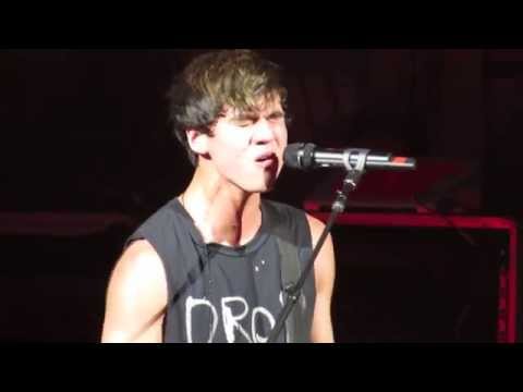 Disconnected - 5SOS ROWYSO Tour @ SPAC, Saratoga Springs (26/8/15)
