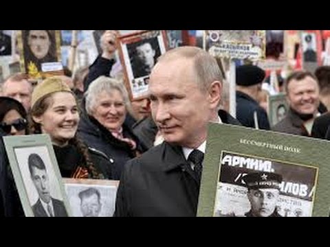 Präsident Putin marschiert mit dem unsterblichen Regiment in Moskau - 9.Mai 2017