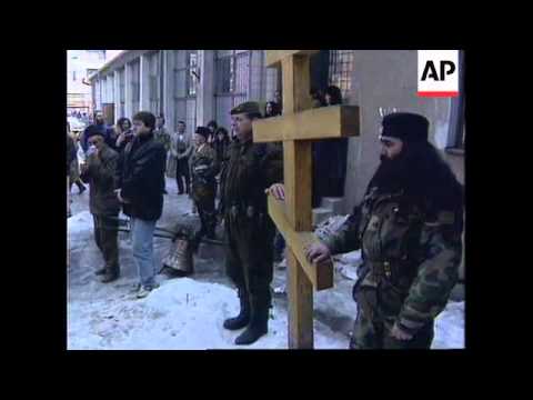 BOSNIA: SARAJEVO: BOSNIAN SERBS CONTINUE TO LEAVE SUBURB