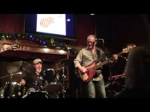 6. L Lindbom & The Husbands - Walk Like An Egyptian