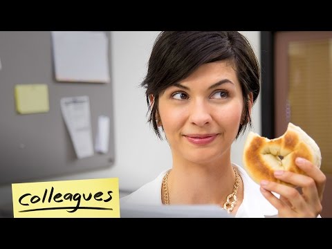 Weird Things You Do When You’re Early To Work // Colleagues