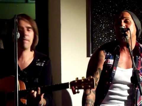 Mike Leon Grosch im Gedankengut in Köln mit " Orchester"