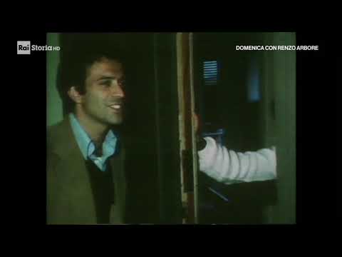 Pubblicità cinematografica porta a porta con Enrico Montesano. Da L'altra domenica (1977)