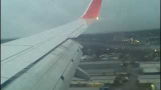 preview picture of video 'Failed landing of a Boeing 737-800 at Vnukovo (UUWW)'