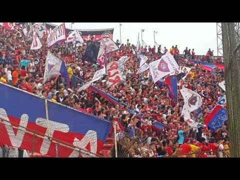 "Es la Barra del Ciclón una hinchada diferente (CERRO EN HD 2015)" Barra: La Plaza y Comando • Club: Cerro Porteño