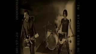 Music video thumbnail preview for AUTORAMAS - Autodestruição by Autoramas