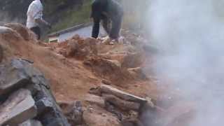 preview picture of video 'Hot water spring near tapovan, Himalaya'