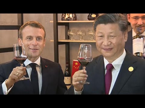 شاهد ماكرون وشي جين بينغ يتذوقان النبيذ الفرنسي في معرض شنغهاي التجاري…