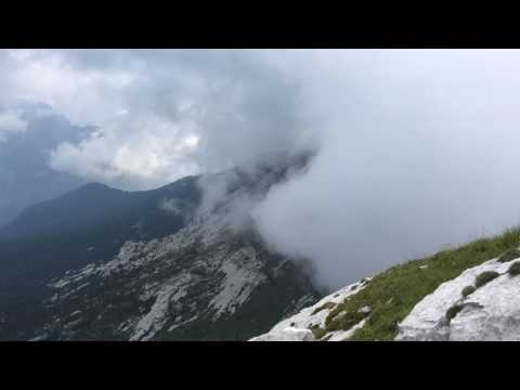 Timelapse Nuvole su cresta Resettum