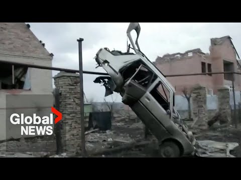 Battle of Bakhmut: Residents flee as Russian troops closing in