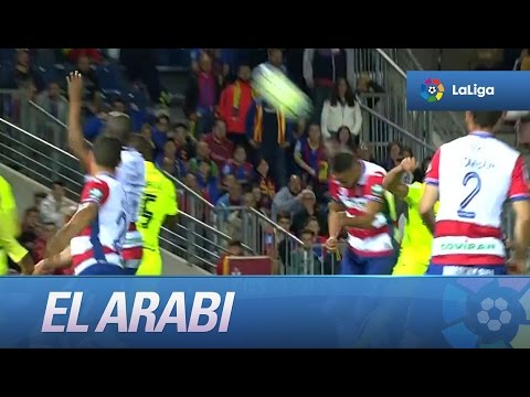 Cabezazo de El Arabi que sale alto