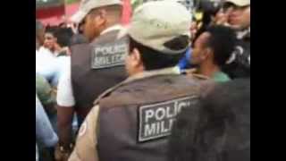 preview picture of video 'Greve dos professores - Manifestação em Ubaitaba em 08.05.12.wmv'