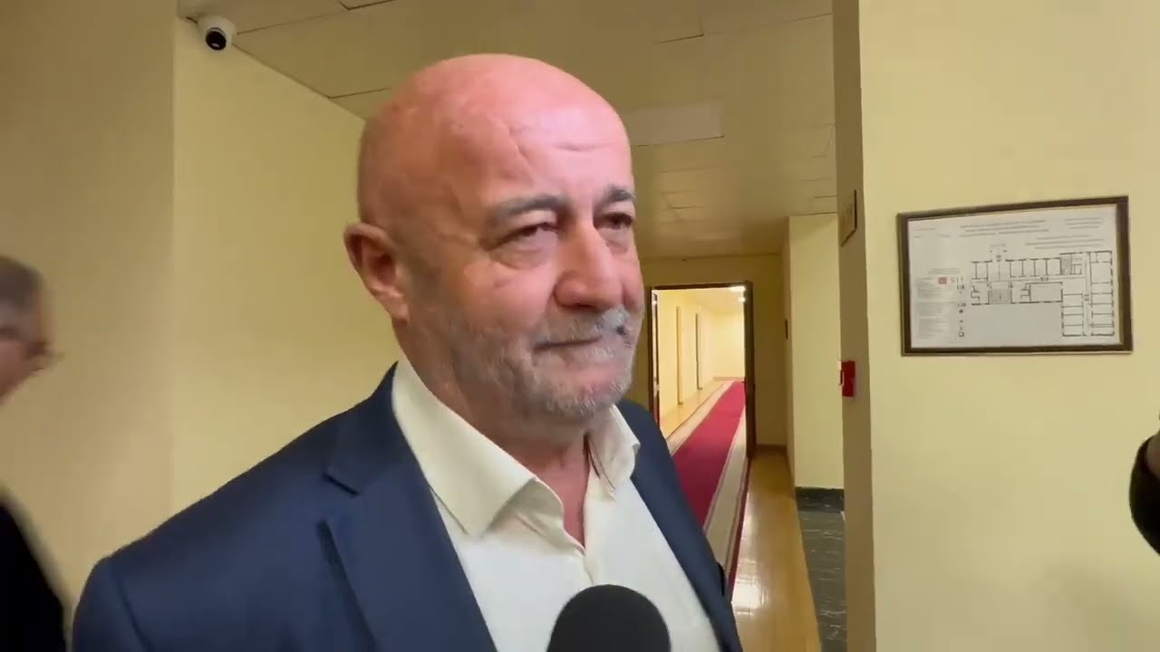 Մտահոգ էլ չլինեմ, հա՞, վարչապետն ասել ա՝ մանդատս դնեմ