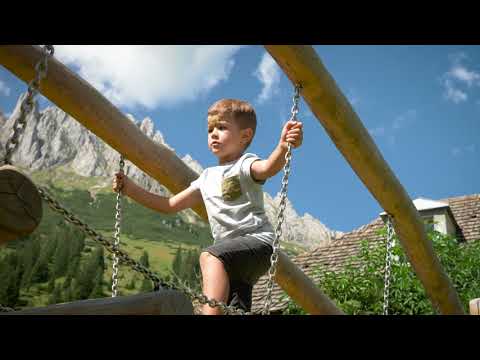 Sommerfest im Bergdorf der Tiere