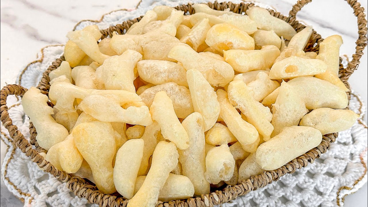 SEM OVOS E SEM LEITE | Biscoito de polvilho fácil, levinho e rende muito | Gabriel Freitas