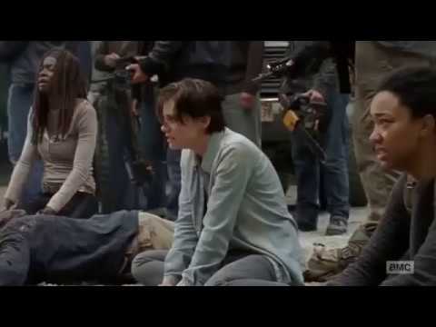 The Walking Dead 7x01 Negan takes Daryl and Leaves Scene twd